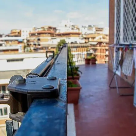 Lägenhet Roma, Gemelli Casa Eleganza, Modernista *